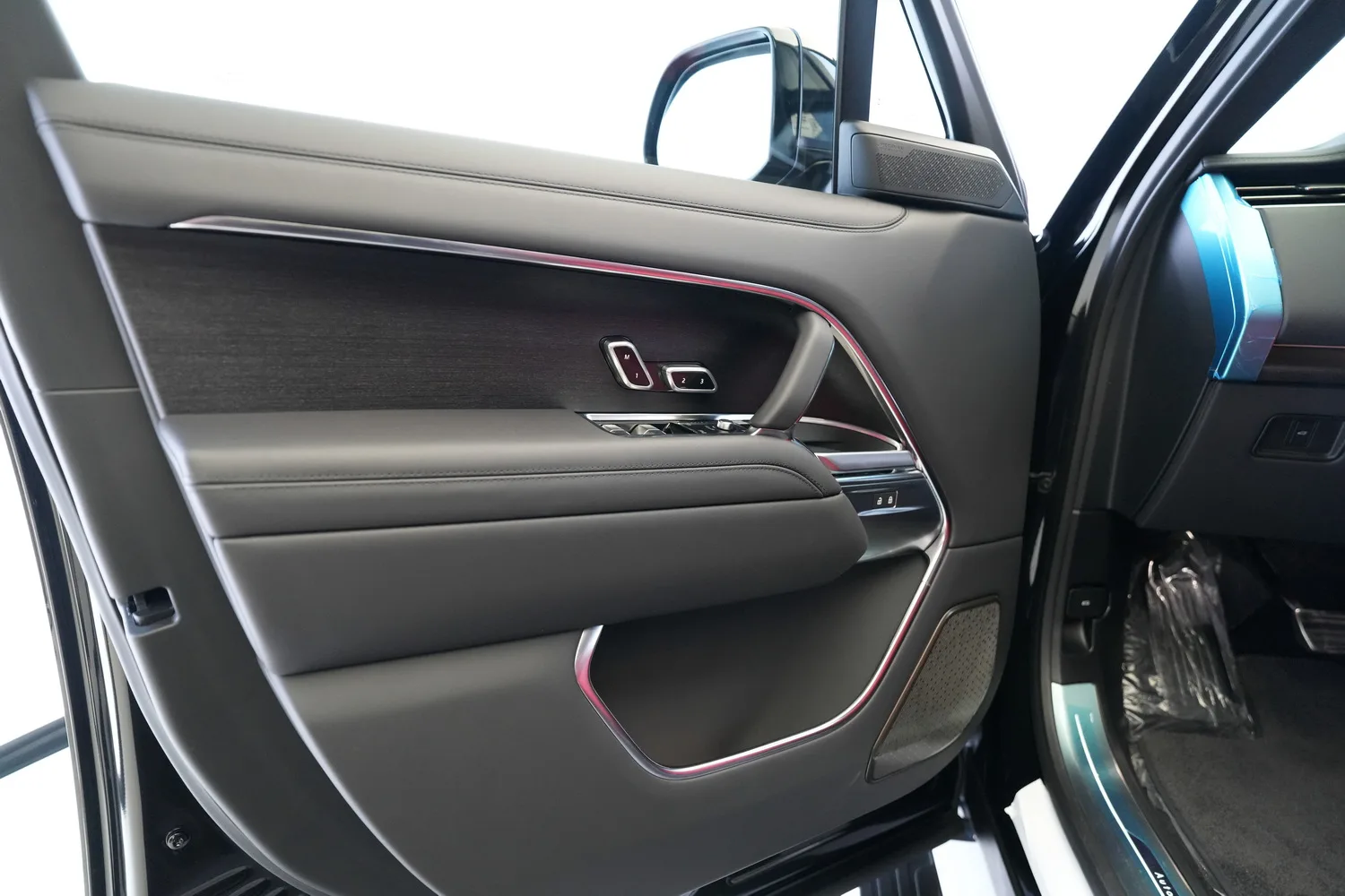 2026 Land Rover Range Rover Autobiography, 2/15
