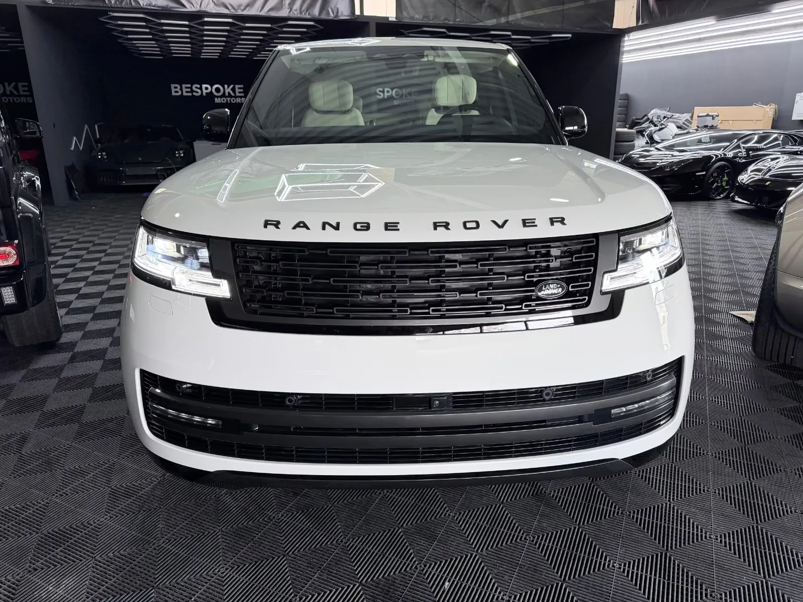 2026 Land Rover Range Rover Autobiography, 2/30