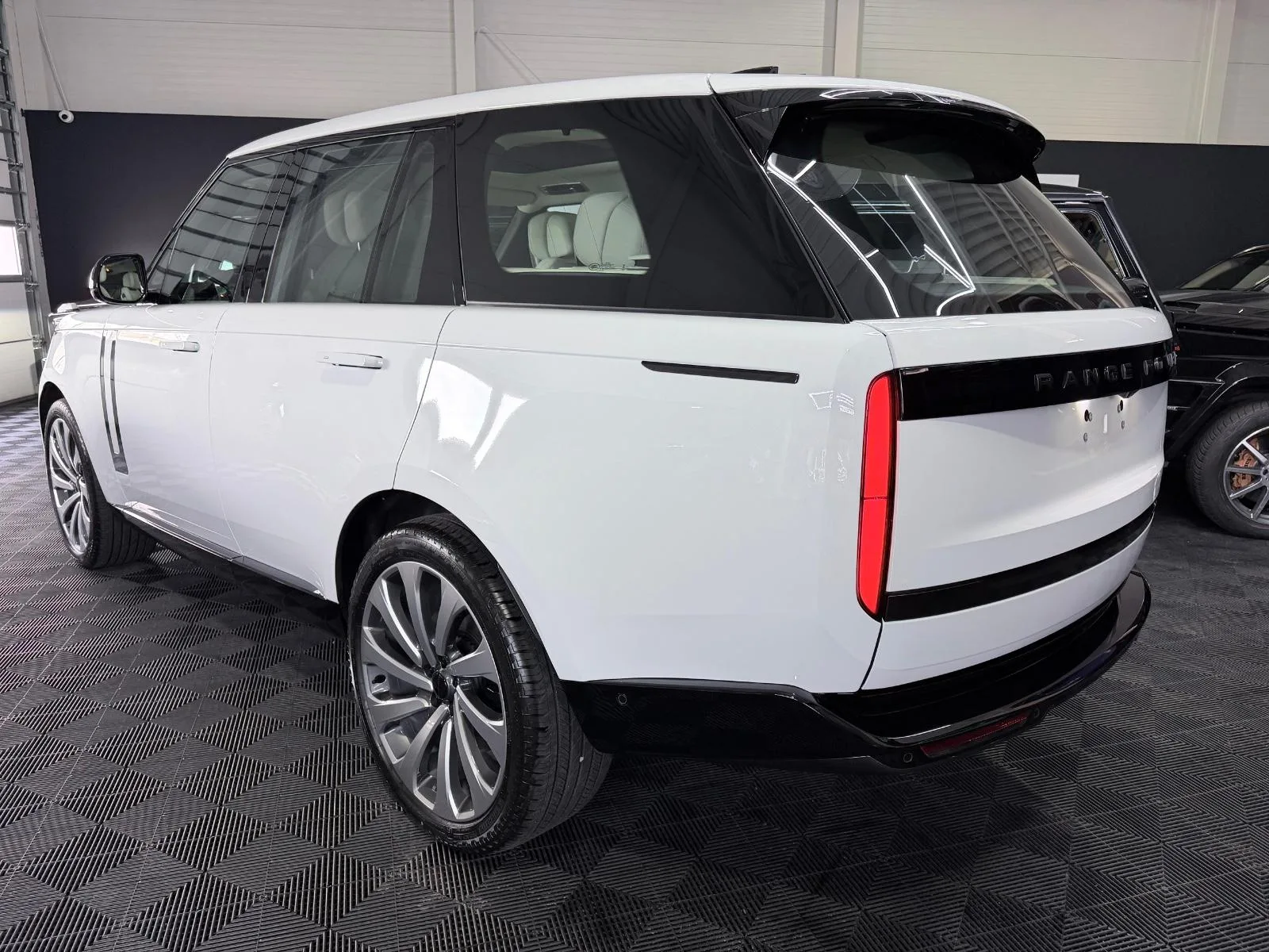 2026 Land Rover Range Rover Autobiography, 3/30