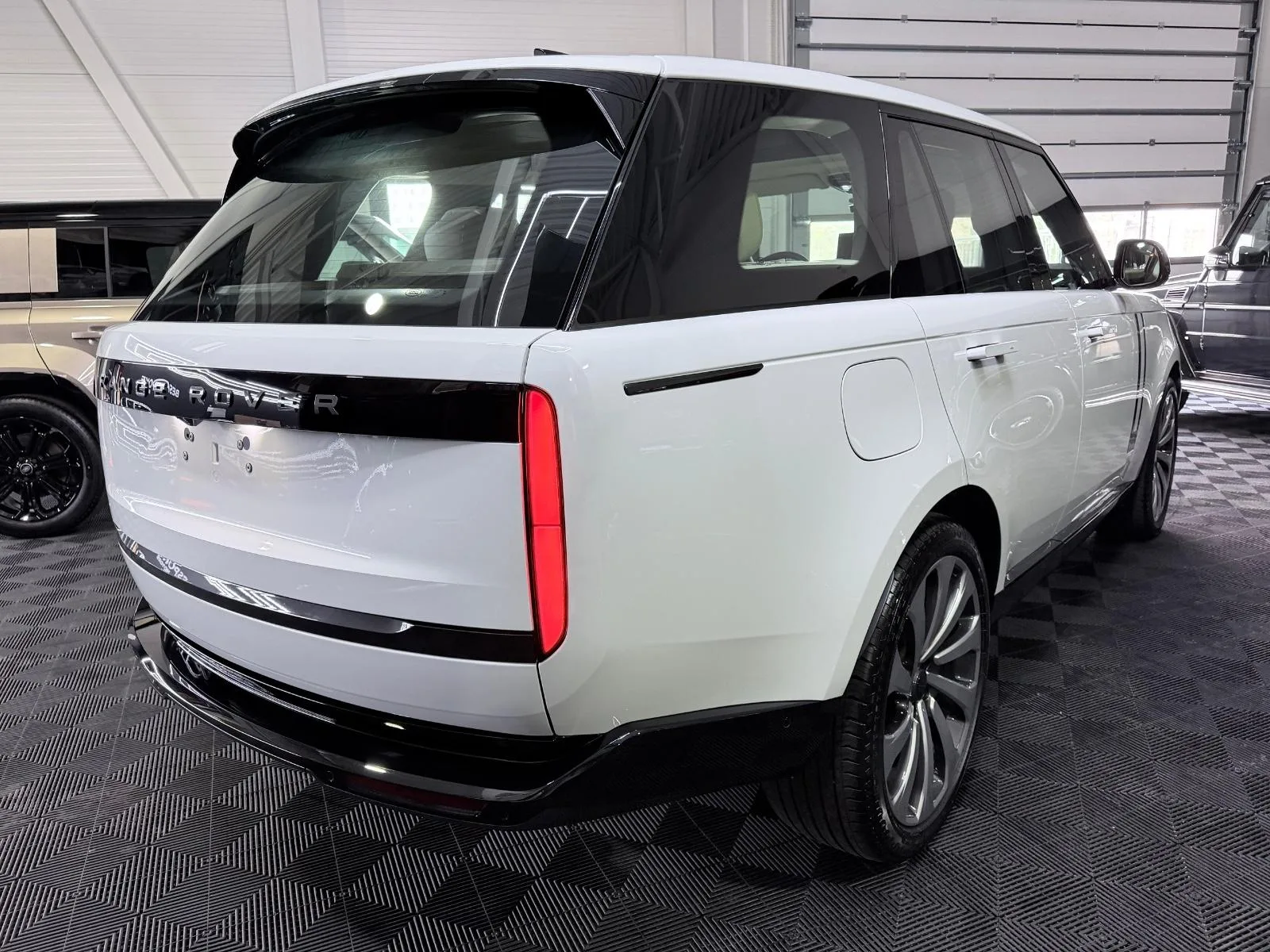 2026 Land Rover Range Rover Autobiography, 4/30