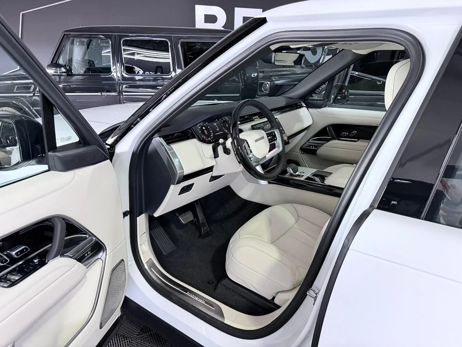 2026 Land Rover Range Rover Autobiography, 9/30