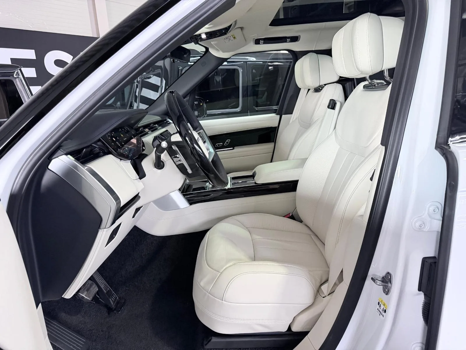 2026 Land Rover Range Rover Autobiography, 10/30