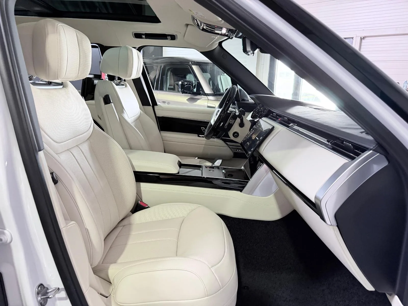 2026 Land Rover Range Rover Autobiography, 13/30