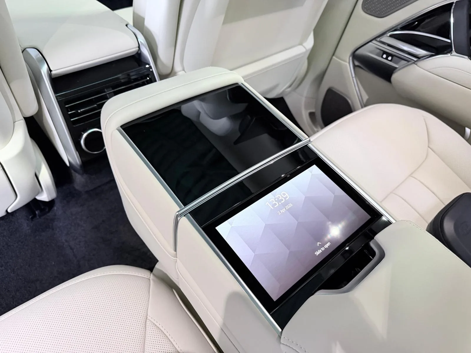 2026 Land Rover Range Rover Autobiography, 19/30