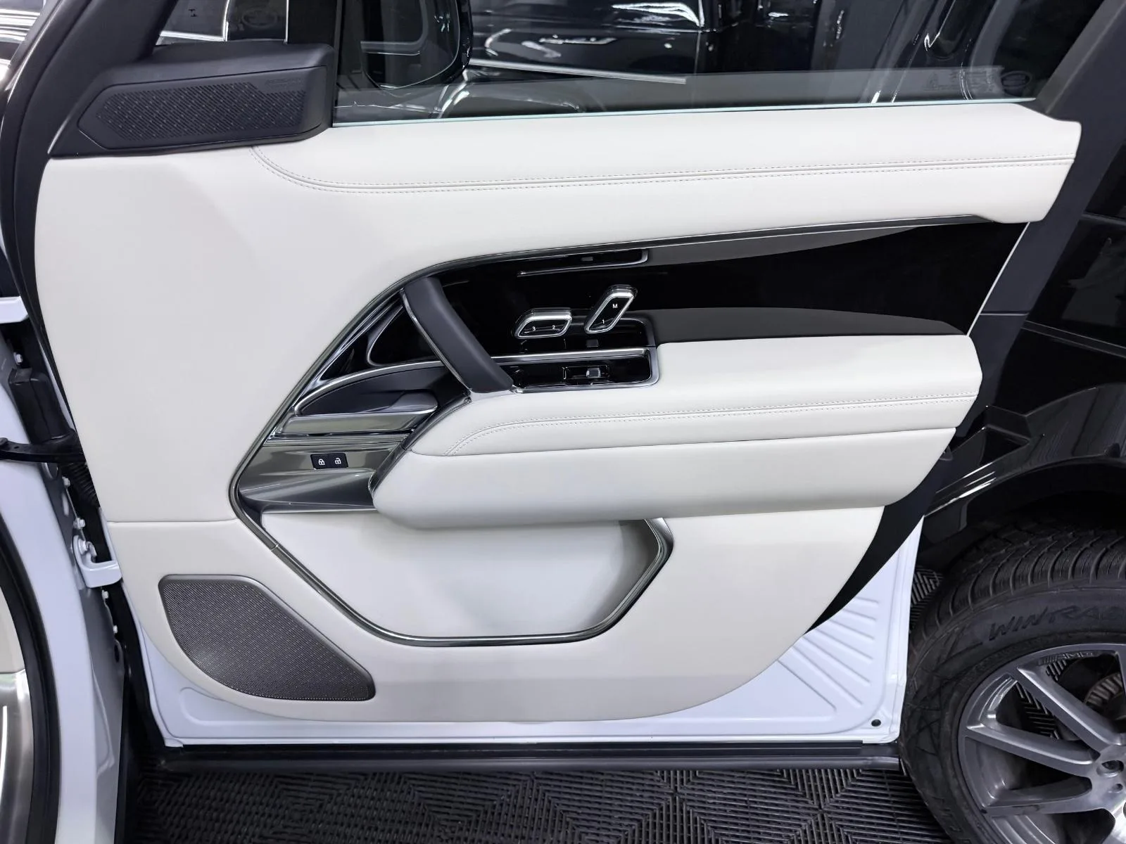 2026 Land Rover Range Rover Autobiography, 27/30