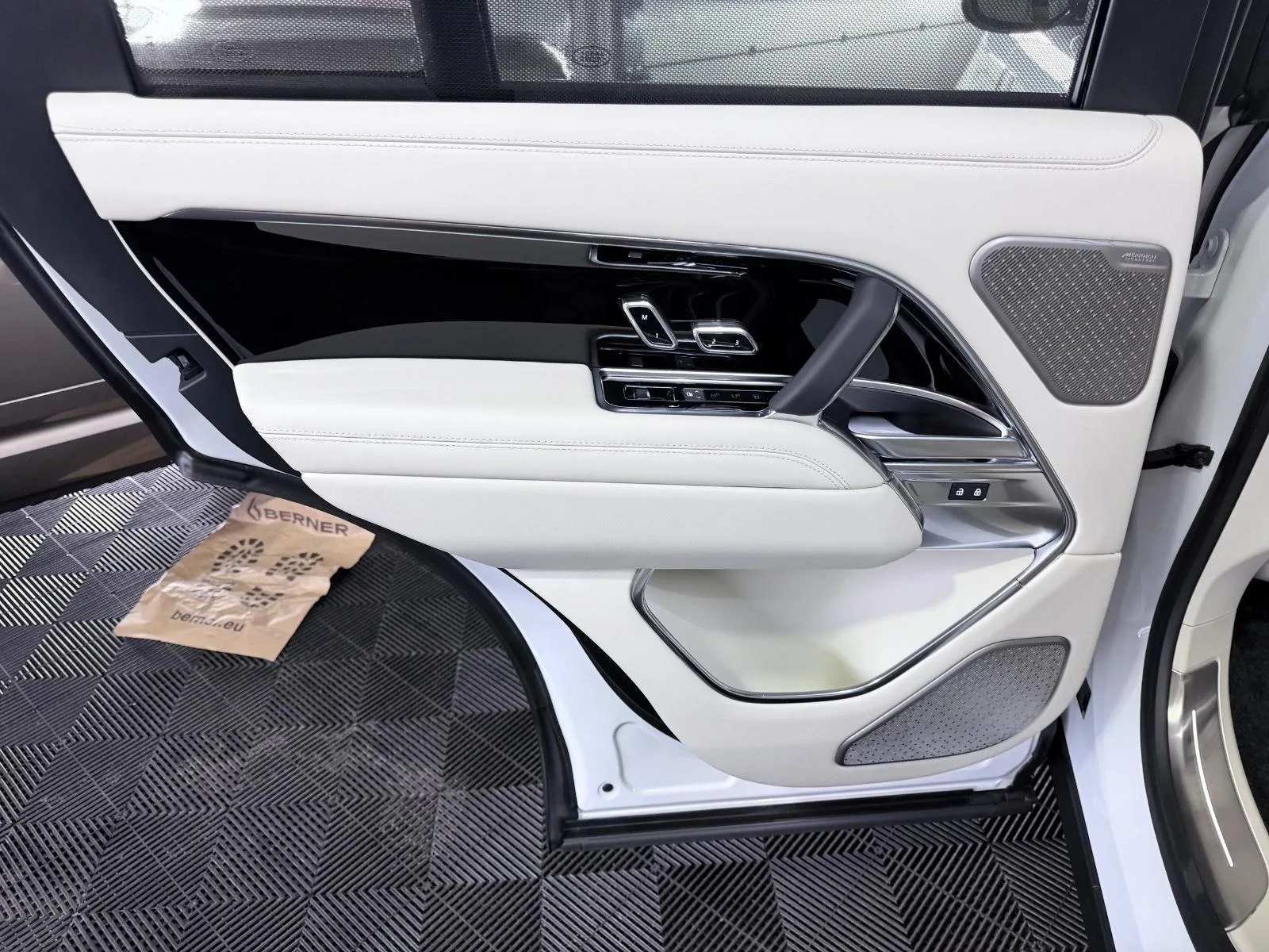 2026 Land Rover Range Rover Autobiography, 28/30