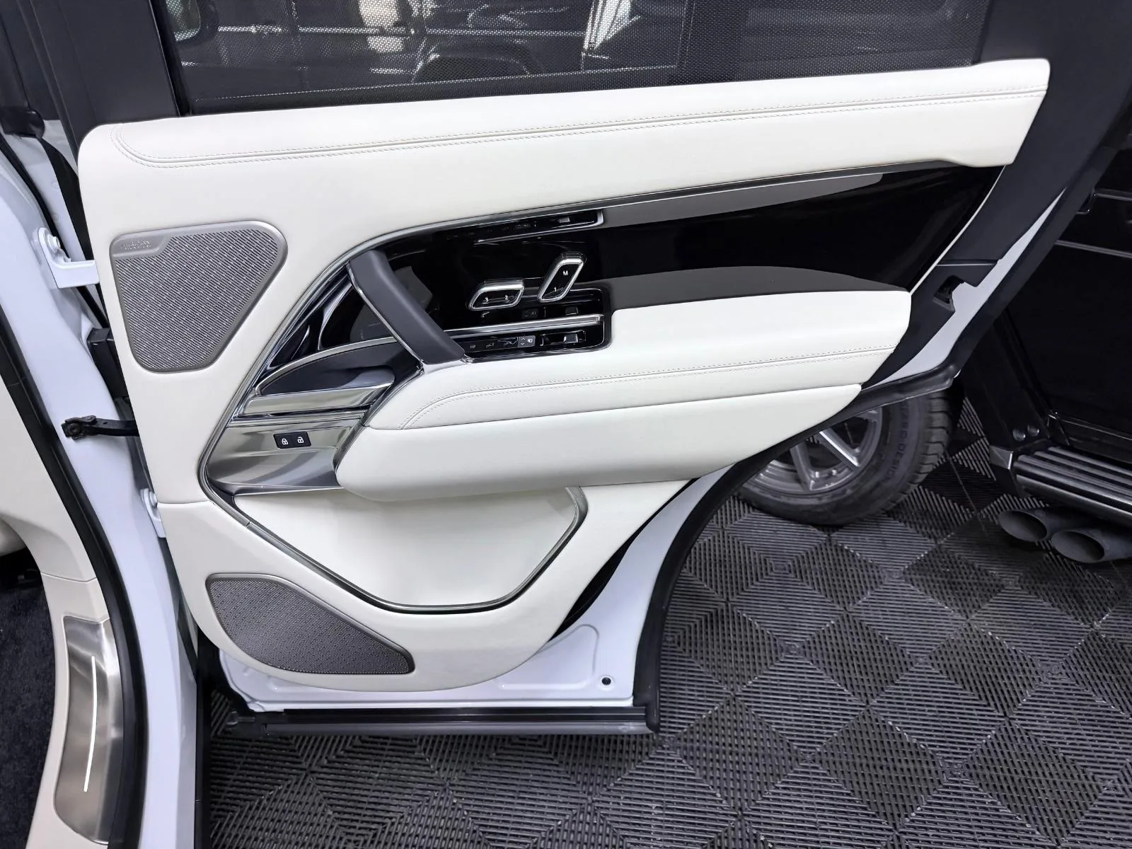 2026 Land Rover Range Rover Autobiography, 30/30