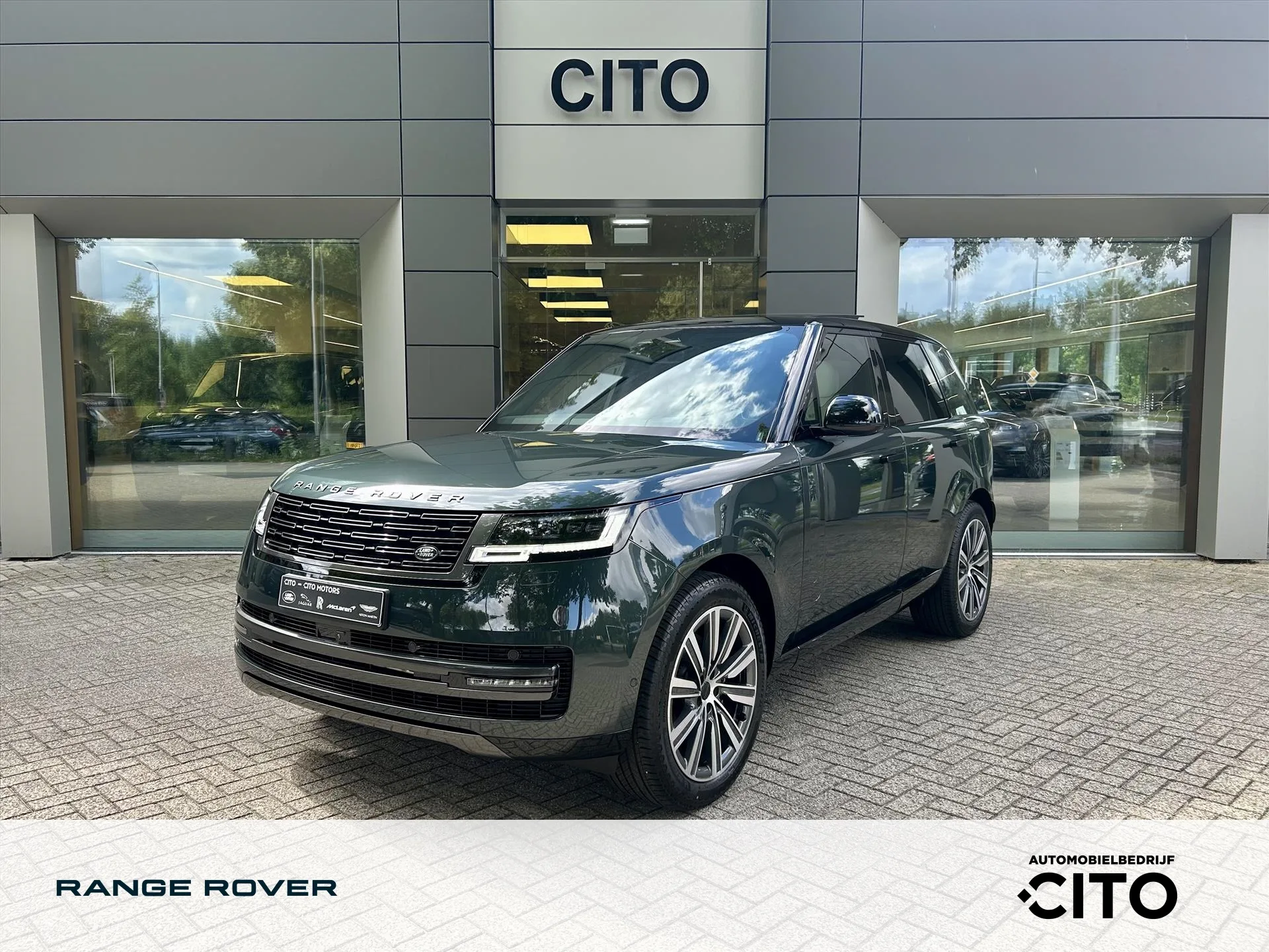 2026 Land Rover Range Rover proposée par un concessionnaire spécialisé à Eindhoven, Pays-Bas, photo principale