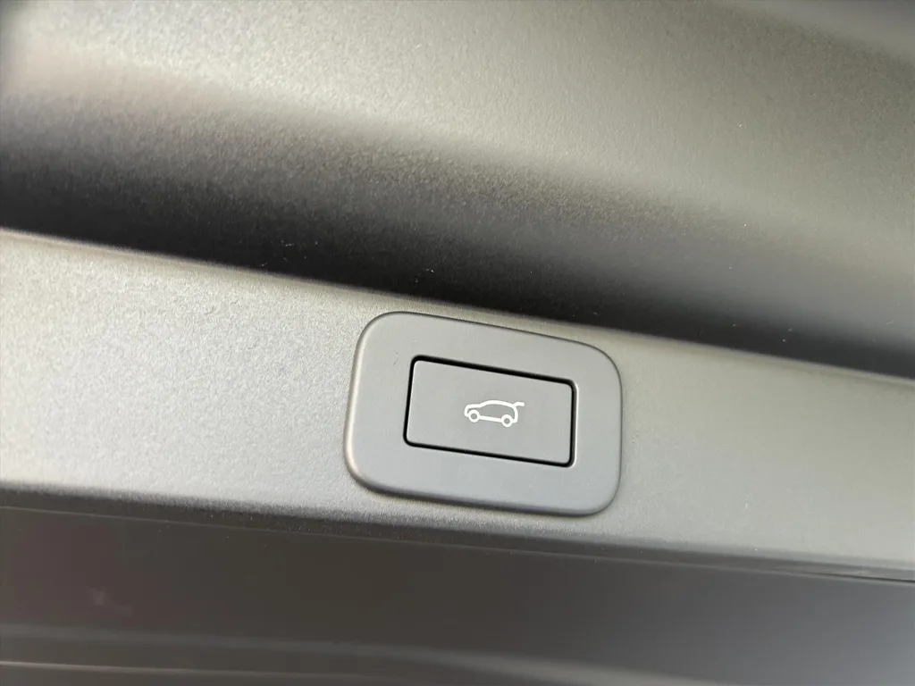 2026 Land Rover Range Rover P550e Autobiography, 15/20