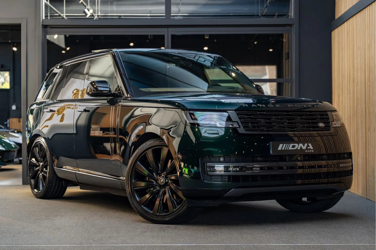 2026 Land Rover Range Rover P550e Autobiography offered by a specialist dealer in Naarden, Netherlands, main photo