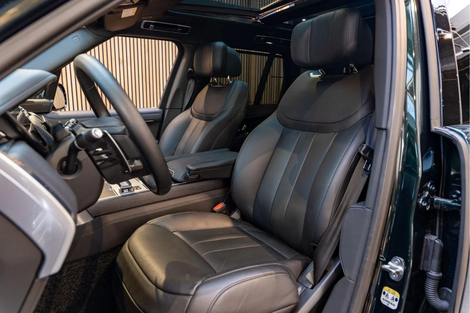 2026 Land Rover Range Rover P550e Autobiography, 18/30