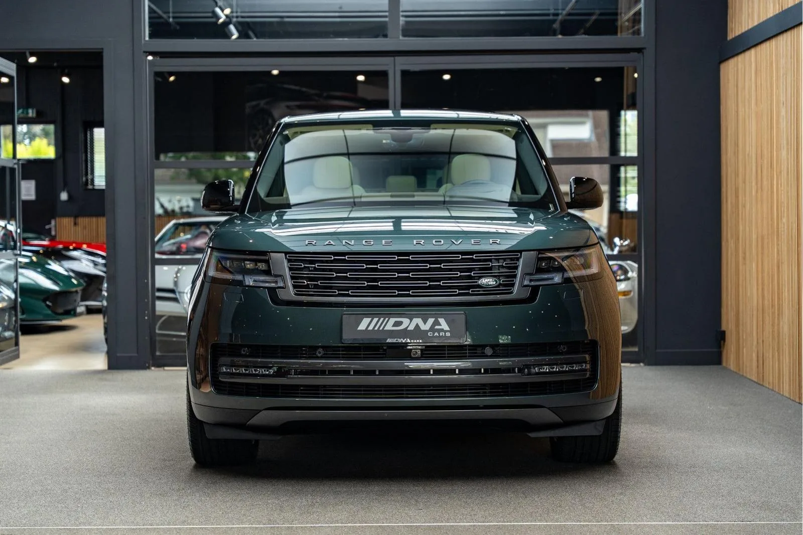 2026 Land Rover Range Rover P460e HSE, 2/30