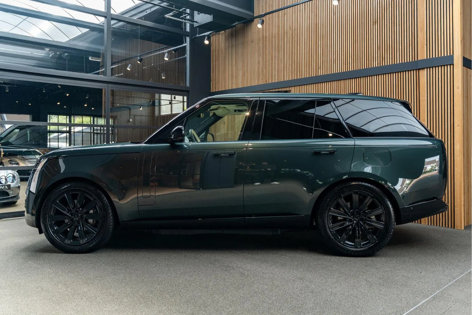 2026 Land Rover Range Rover P460e HSE, 3/30