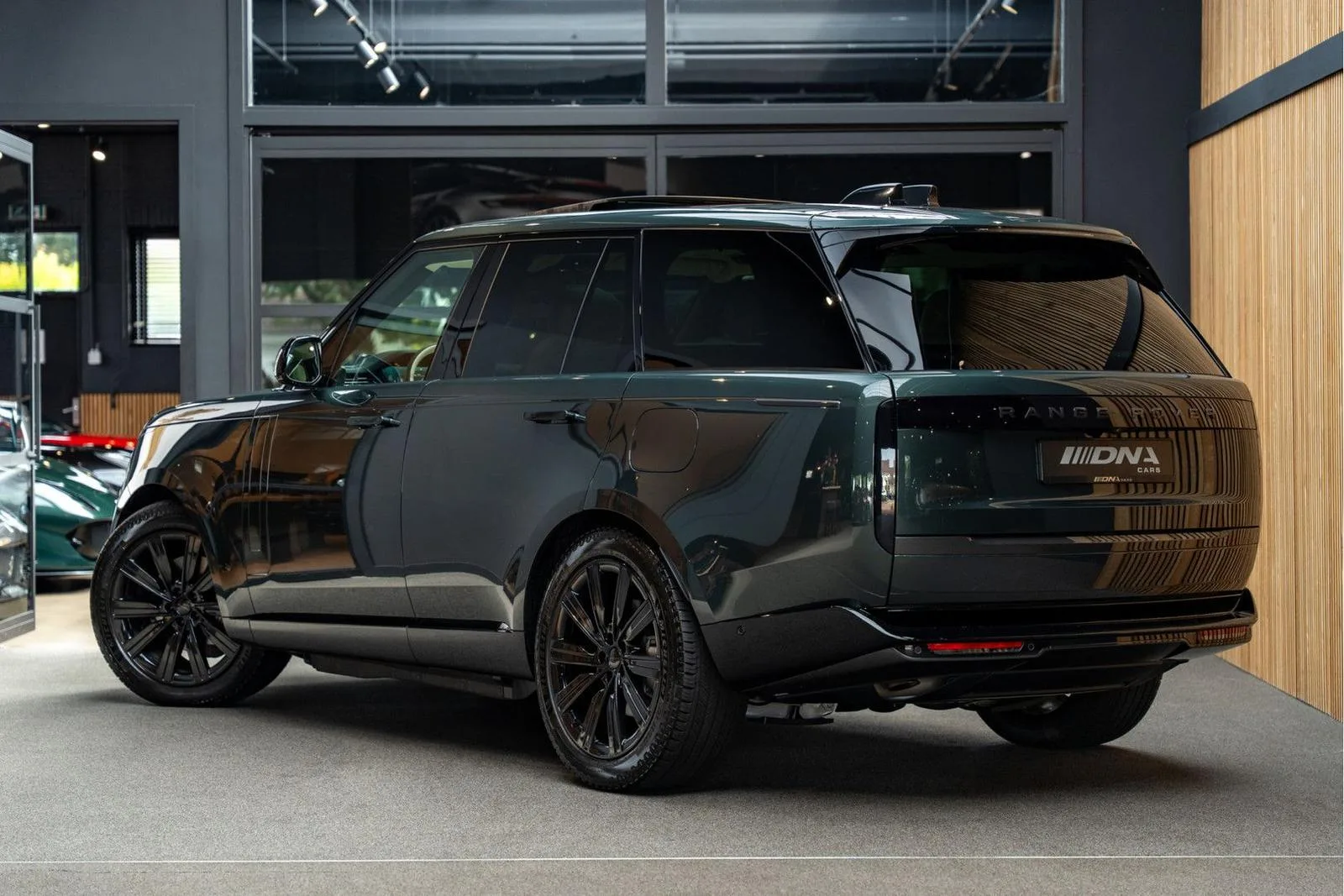 2026 Land Rover Range Rover P460e HSE, 5/30