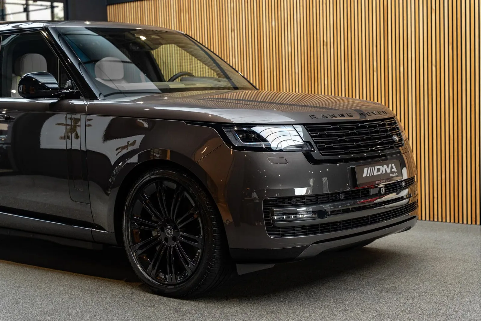 2026 Land Rover Range Rover P460e HSE offered by a specialist dealer in Naarden, Netherlands, main photo