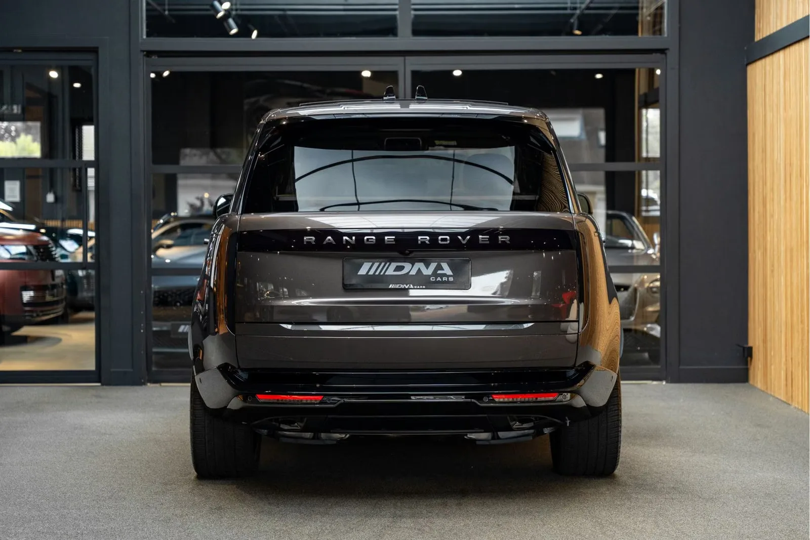 2026 Land Rover Range Rover P460e HSE, 4/30