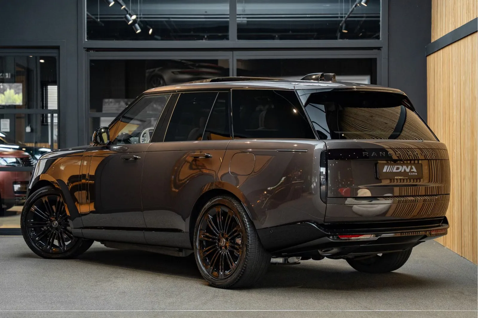 2026 Land Rover Range Rover P460e HSE, 5/30
