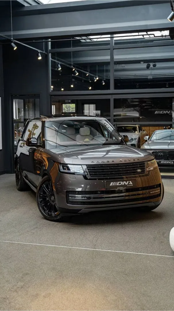 2026 Land Rover Range Rover P460e HSE, 18/30