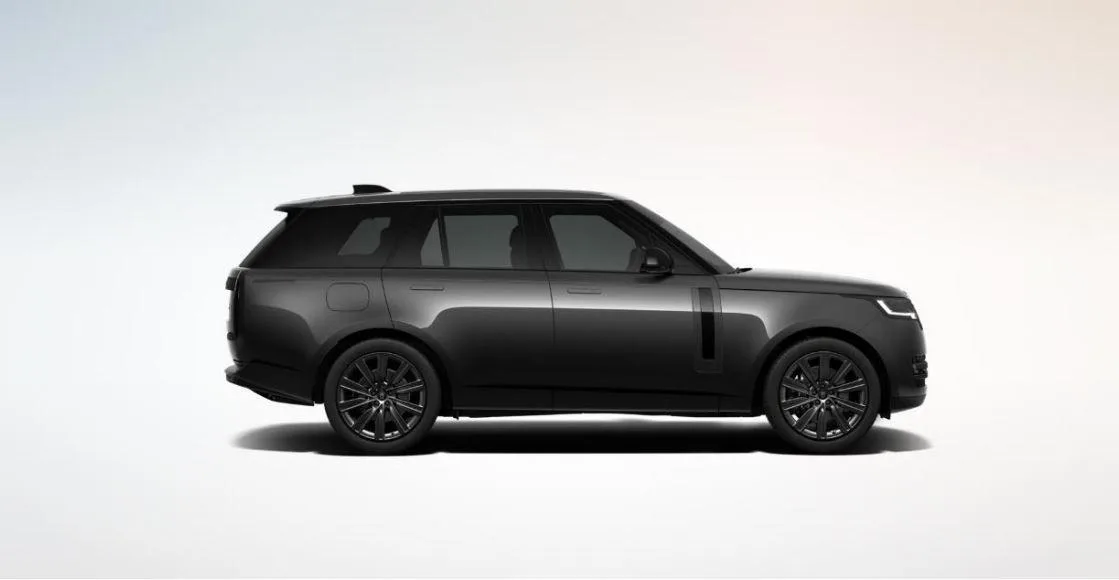 2026 Land Rover Range Rover P460e HSE, 2/3