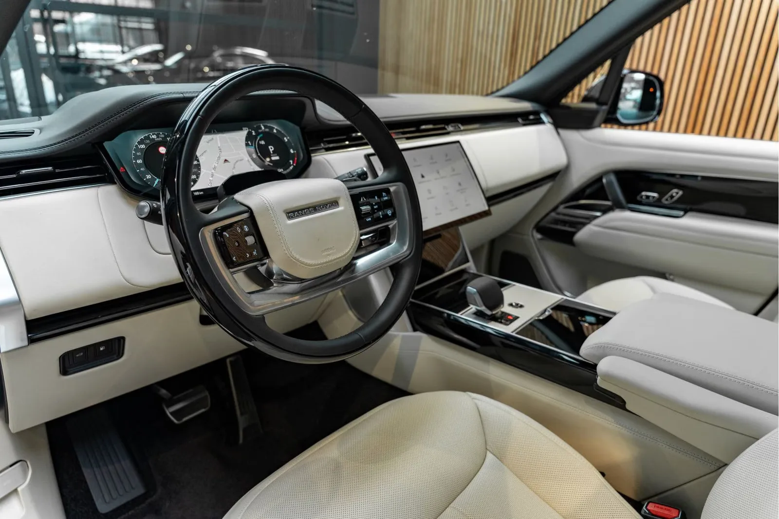 2026 Land Rover Range Rover P460e Autobiography LWB, 6/30