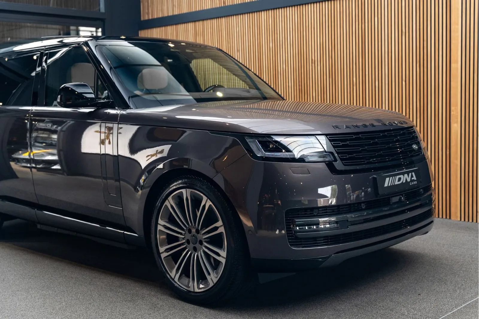 2026 Land Rover Range Rover P460e Autobiography LWB, 11/30
