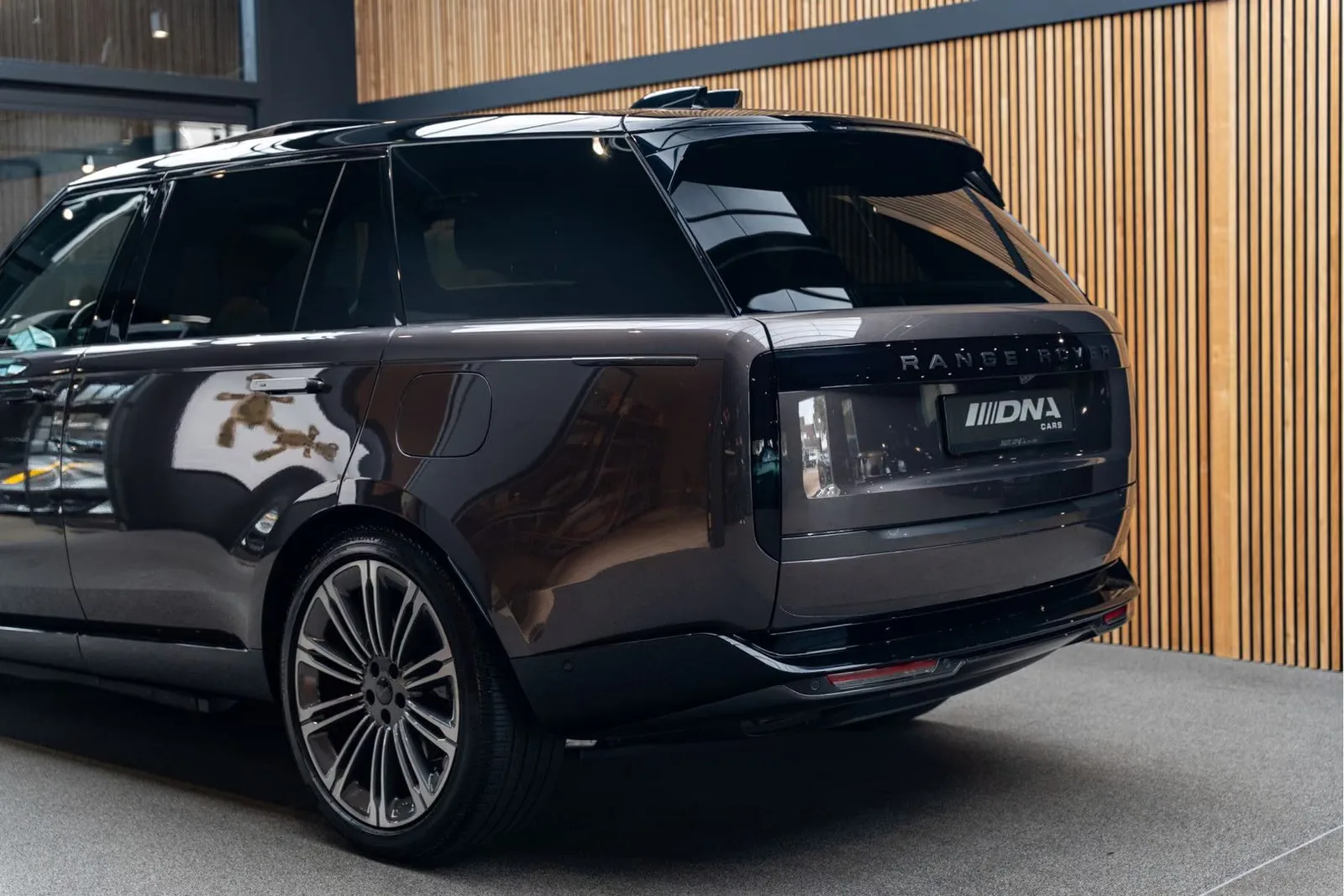 2026 Land Rover Range Rover P460e Autobiography LWB, 12/30