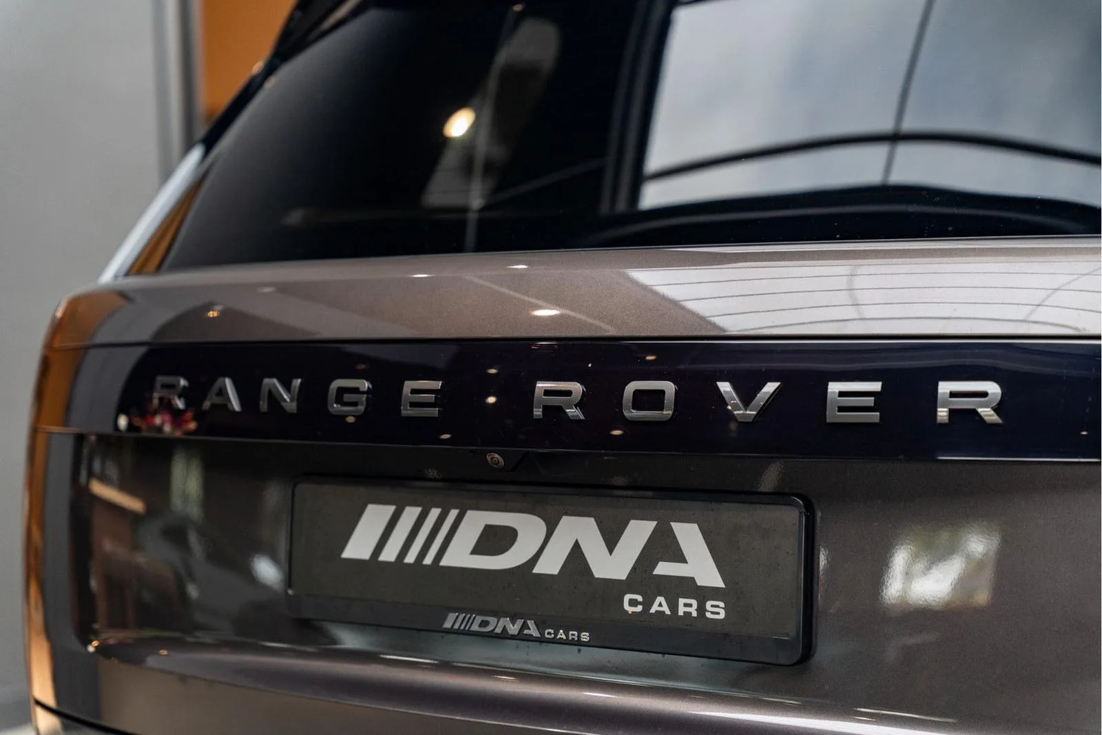 2026 Land Rover Range Rover P460e Autobiography LWB, 17/30