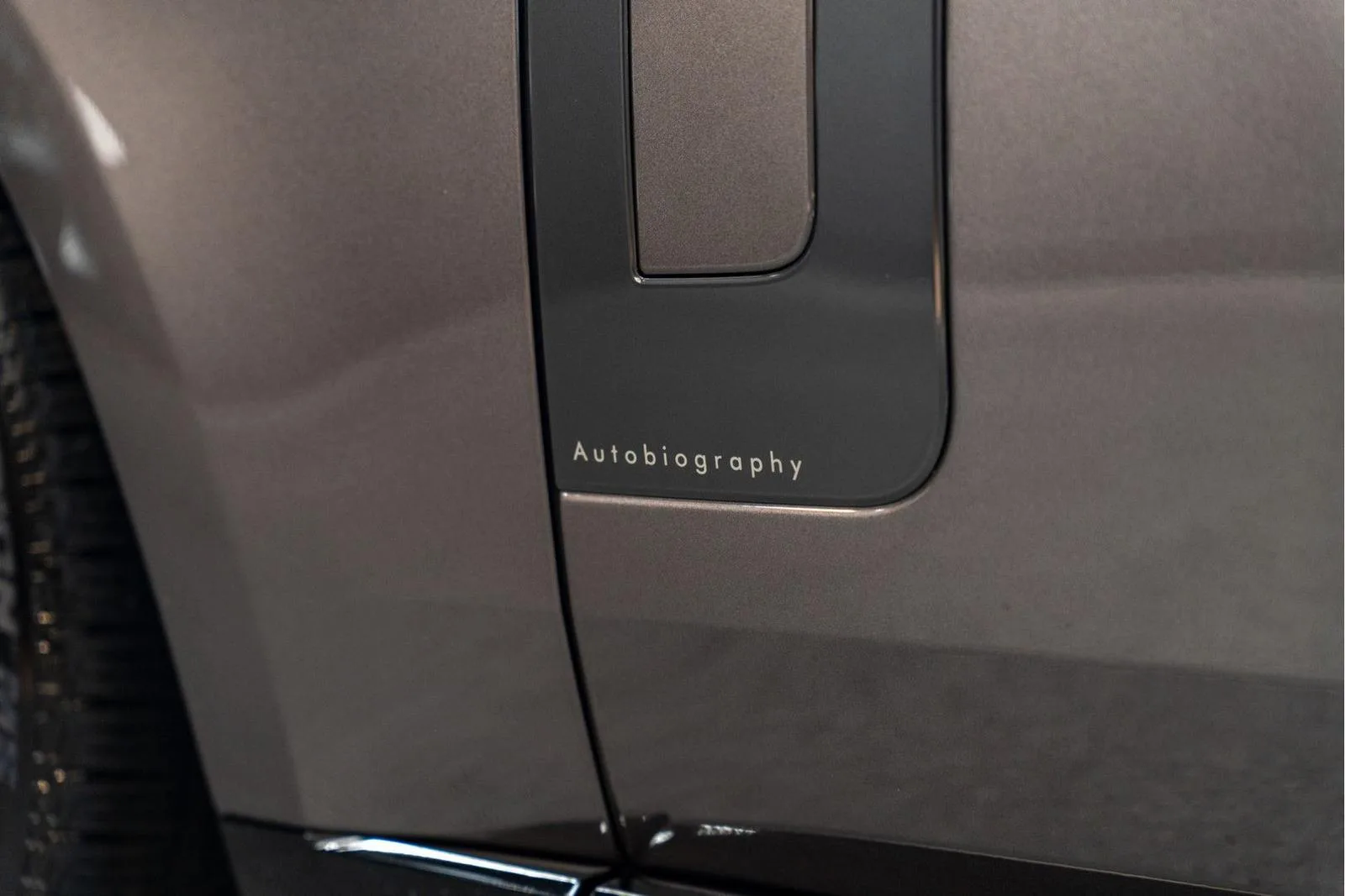 2026 Land Rover Range Rover P460e Autobiography LWB, 18/30