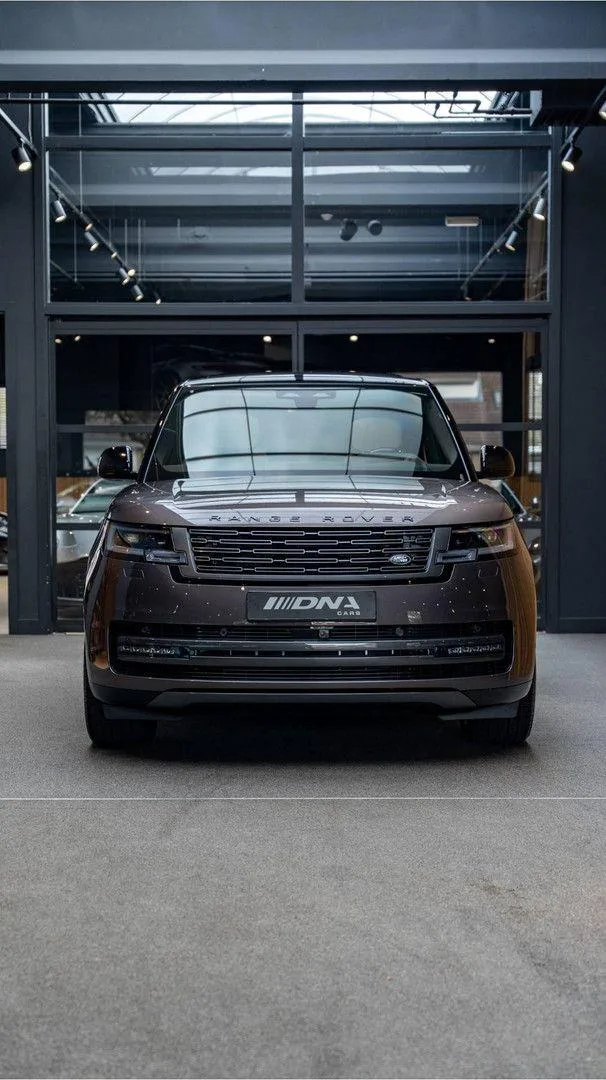 2026 Land Rover Range Rover P460e Autobiography LWB, 20/30
