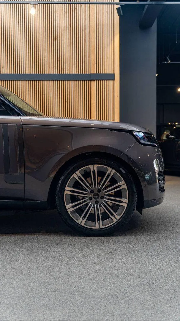 2026 Land Rover Range Rover P460e Autobiography LWB, 22/30