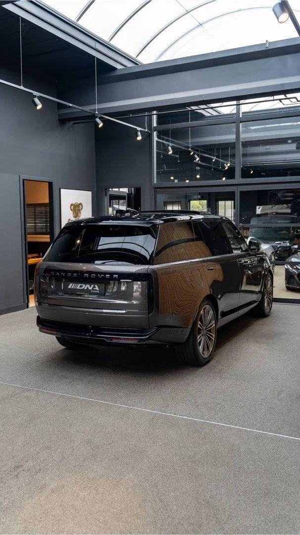 2026 Land Rover Range Rover P460e Autobiography LWB, 23/30