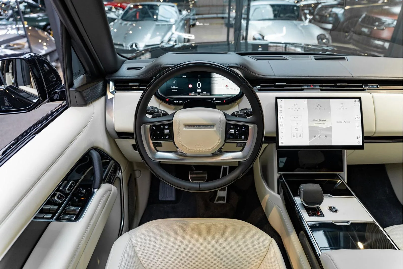 2026 Land Rover Range Rover P550e Autobiography, 7/30