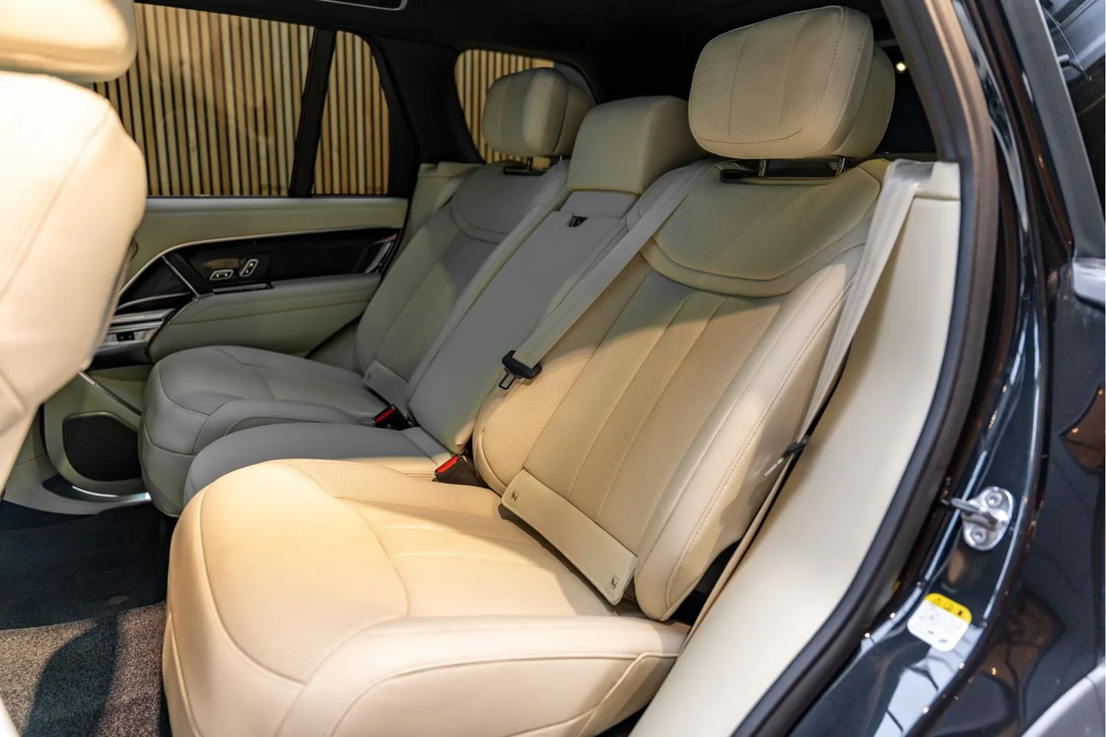 2026 Land Rover Range Rover P550e Autobiography, 10/30