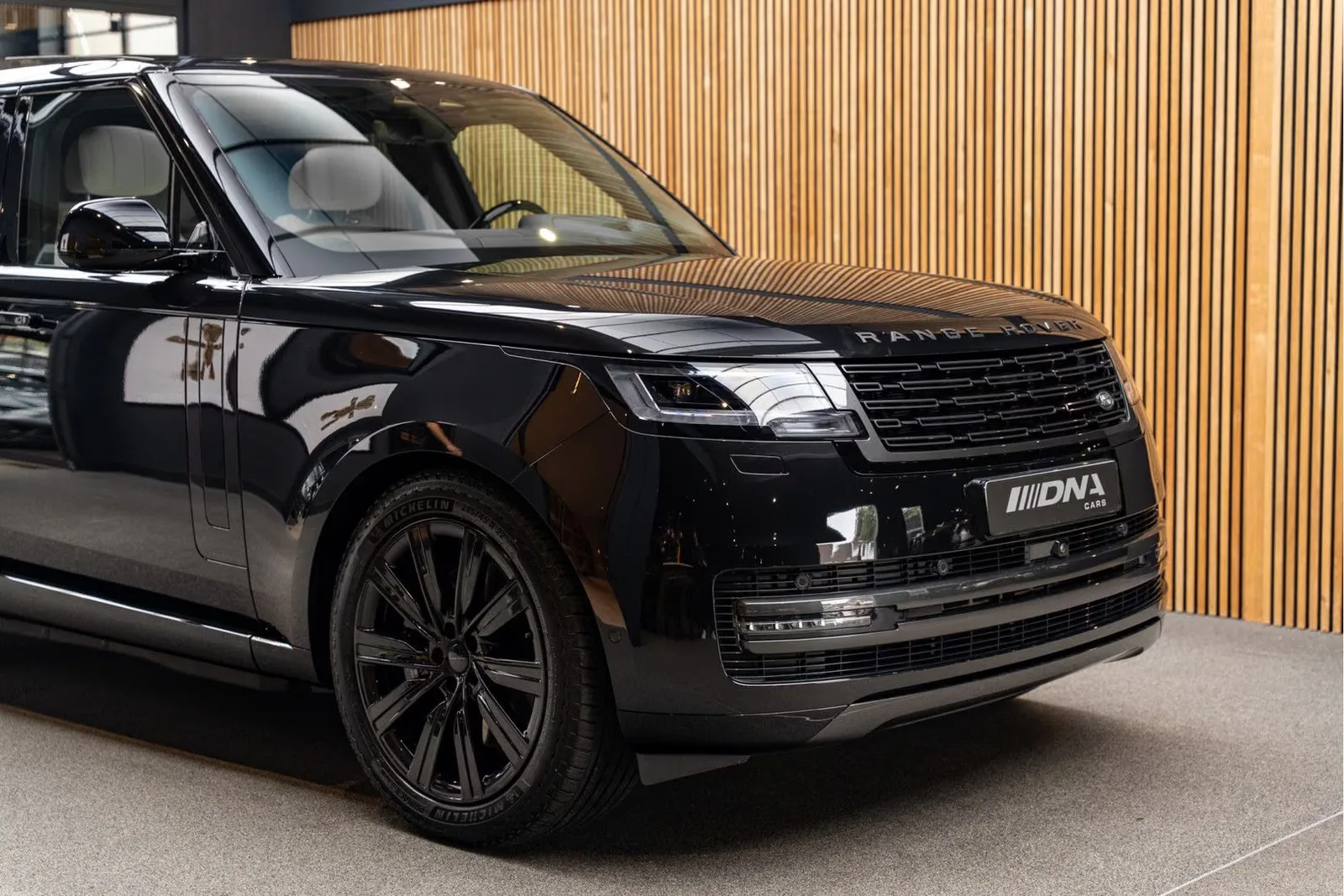 2026 Land Rover Range Rover P550e Autobiography, 11/30