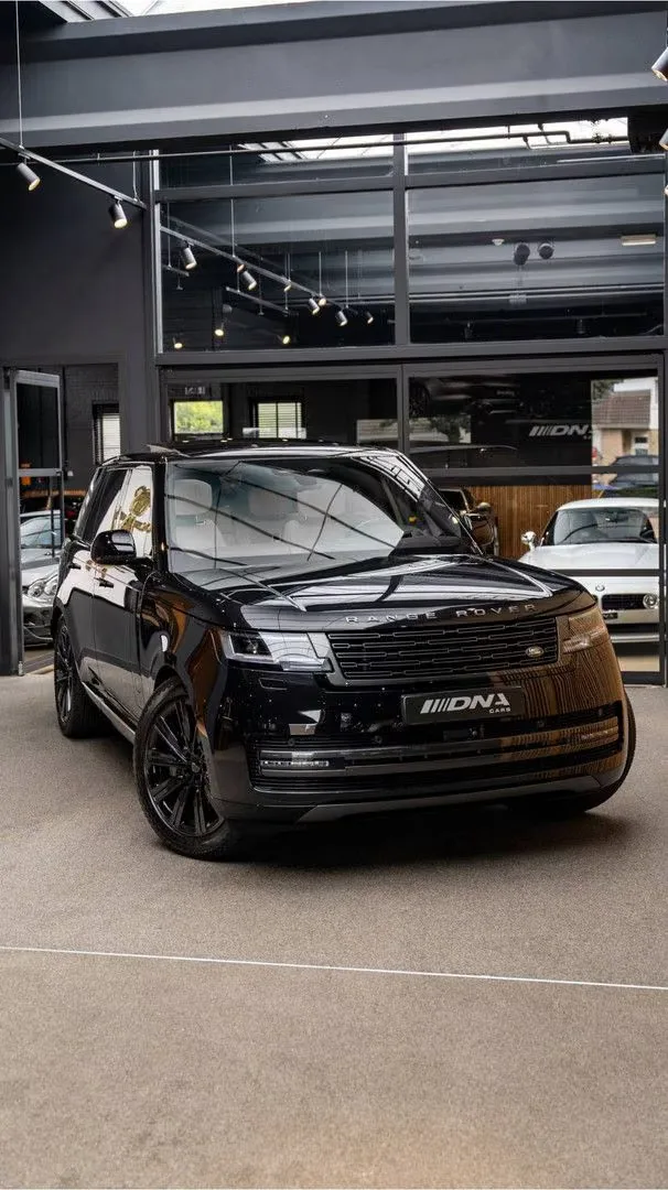 2026 Land Rover Range Rover P550e Autobiography, 18/30
