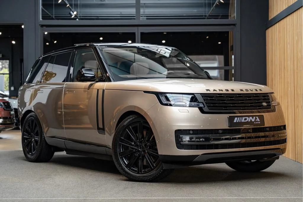 2026 Land Rover Range Rover P550e Autobiography offered by a specialist dealer in Naarden, Netherlands, main photo