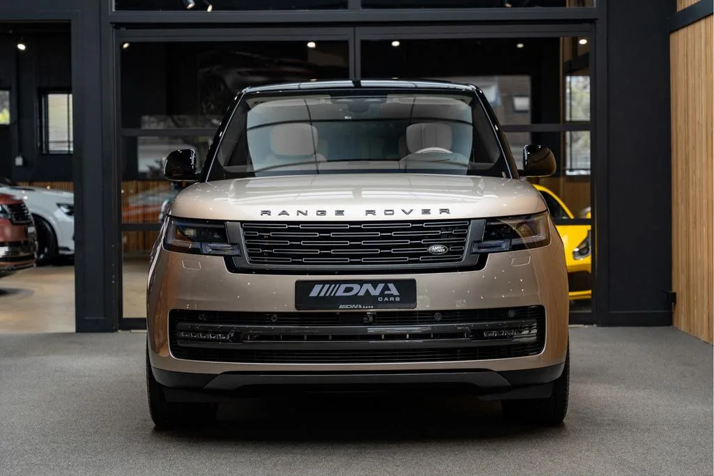 2026 Land Rover Range Rover P550e Autobiography, 2/30