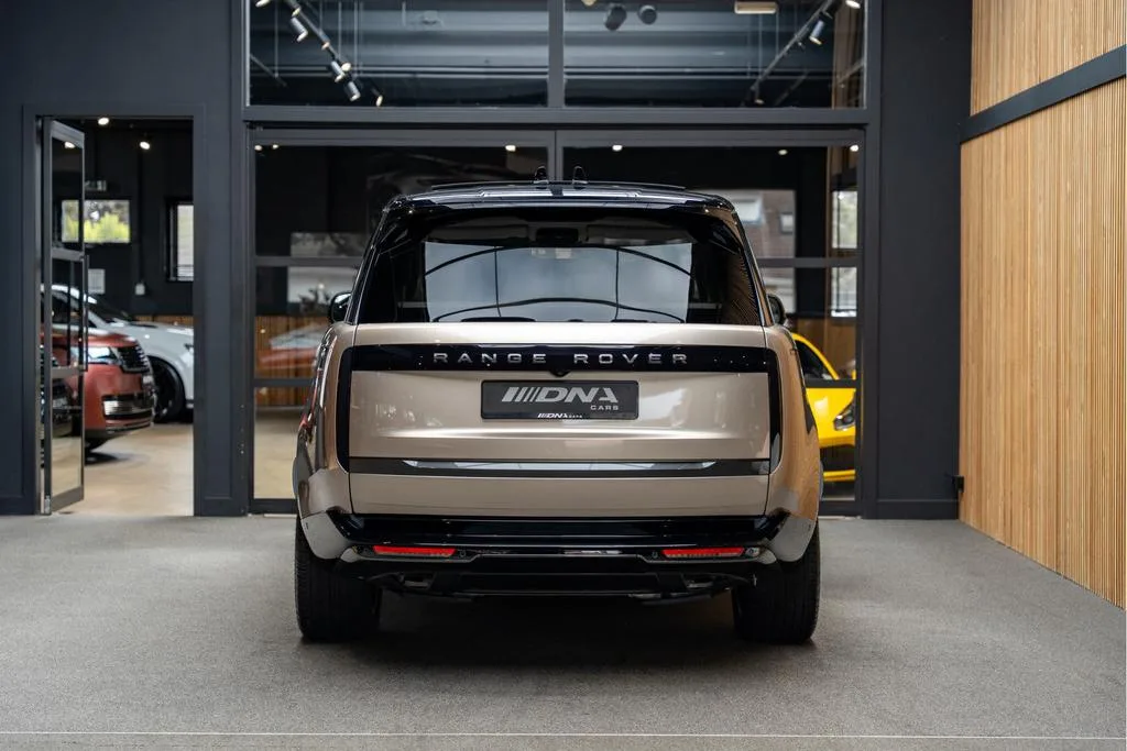 2026 Land Rover Range Rover P550e Autobiography, 4/30