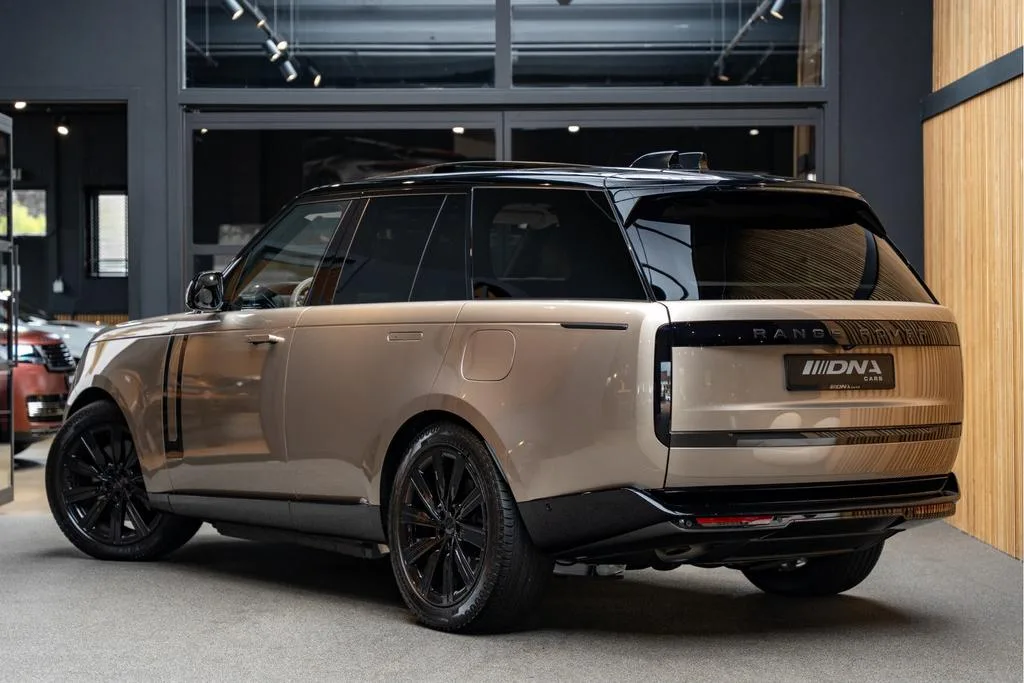 2026 Land Rover Range Rover P550e Autobiography, 5/30