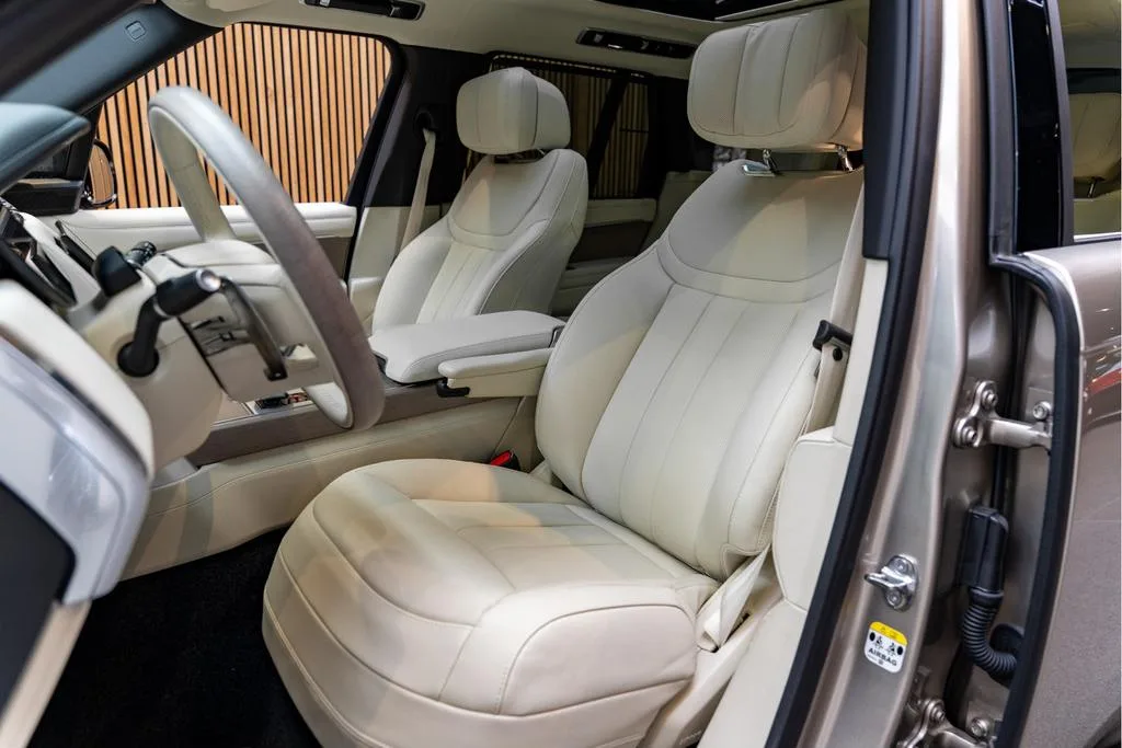 2026 Land Rover Range Rover P550e Autobiography, 9/30