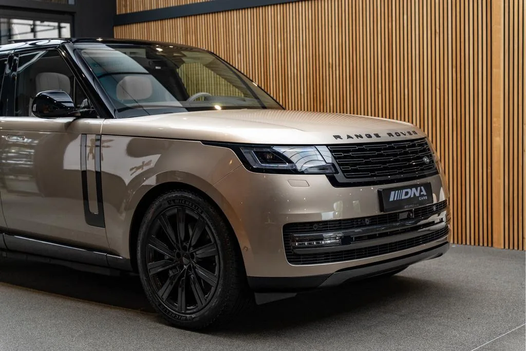 2026 Land Rover Range Rover P550e Autobiography, 11/30