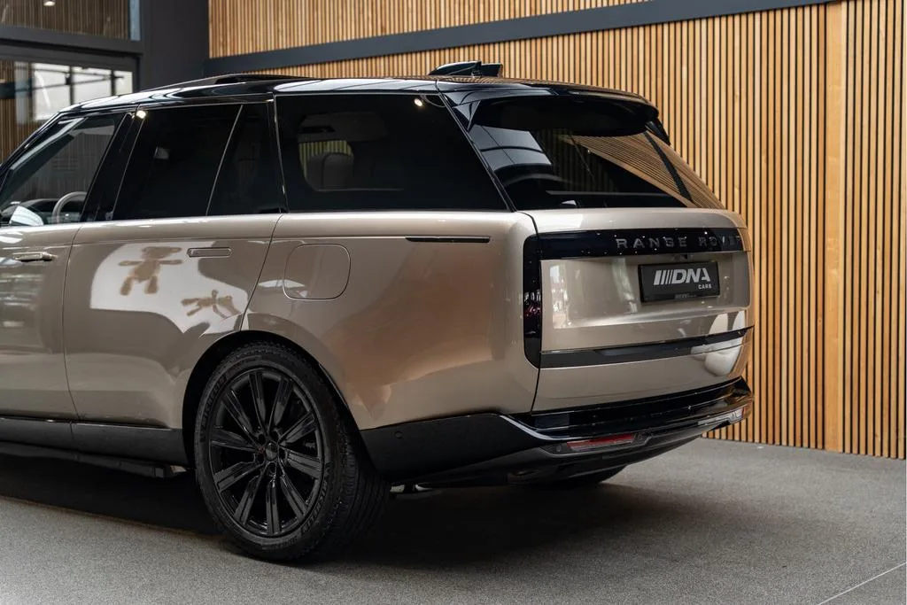 2026 Land Rover Range Rover P550e Autobiography, 12/30