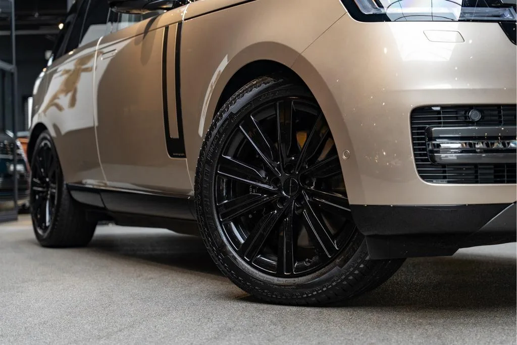 2026 Land Rover Range Rover P550e Autobiography, 13/30
