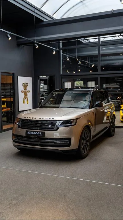 2026 Land Rover Range Rover P550e Autobiography, 20/30