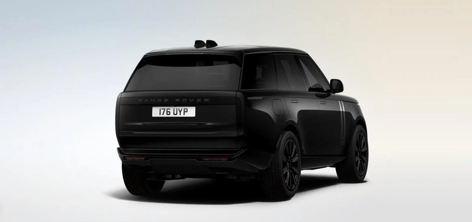 2026 Land Rover Range Rover P550e Autobiography, 3/6