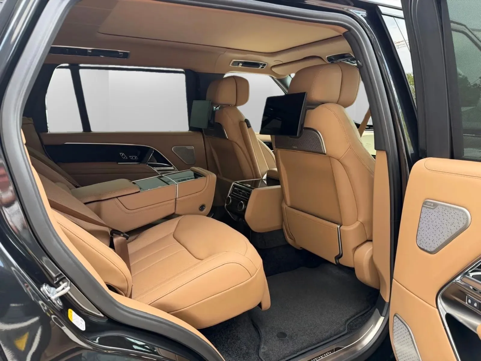 2026 Land Rover Range Rover D350 Autobiography LWB, 3/4