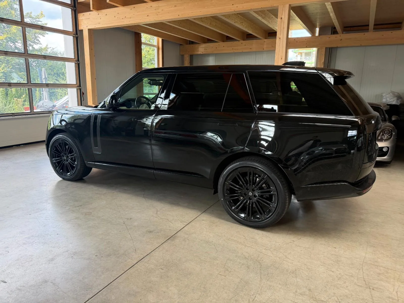 2026 Land Rover Range Rover D350 Autobiography LWB, 2/7