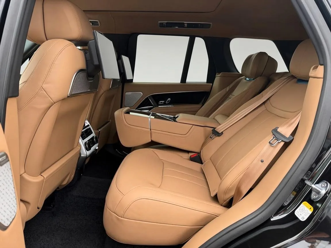 2026 Land Rover Range Rover D350 Autobiography, 3/6