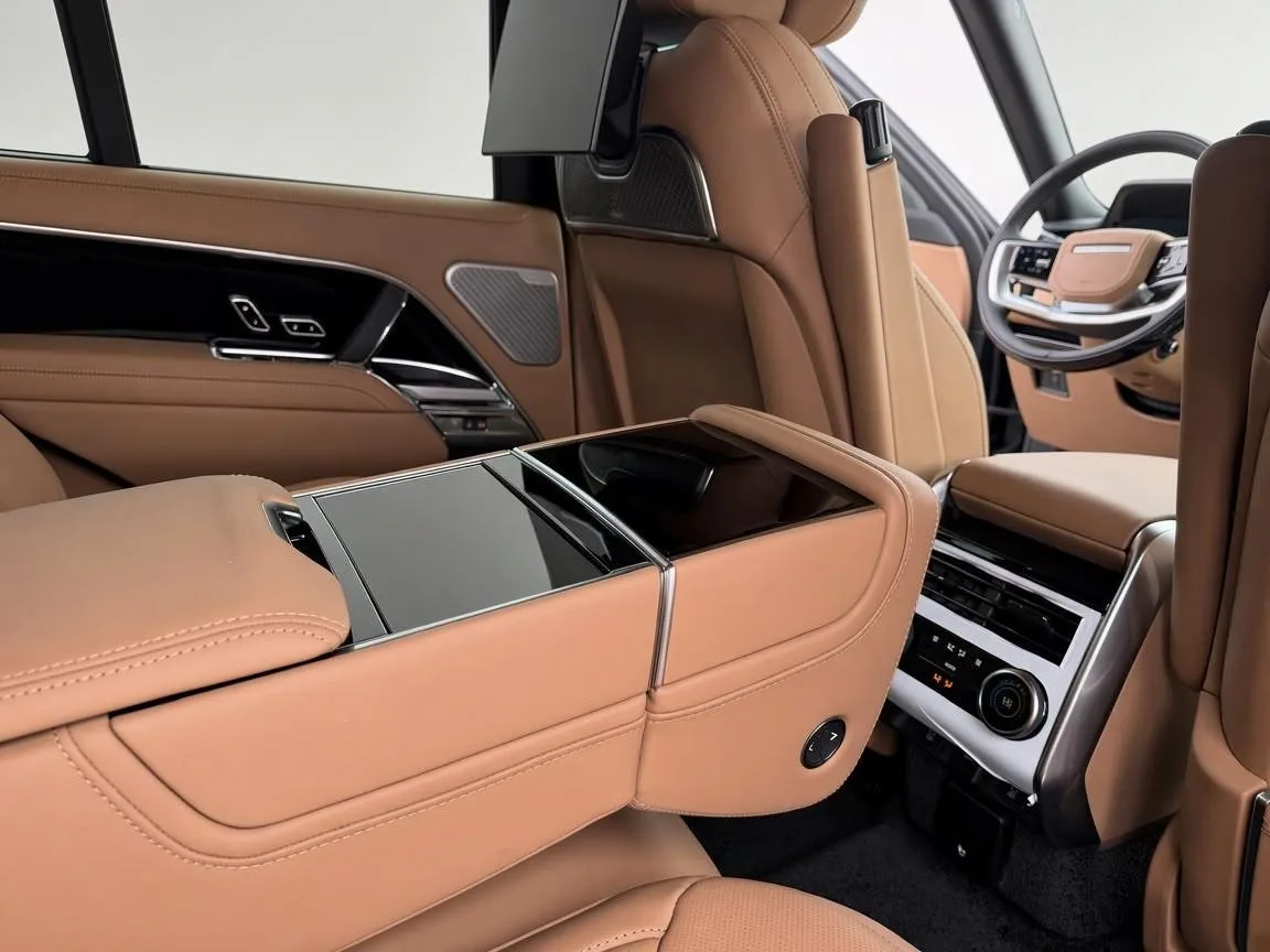 2026 Land Rover Range Rover D350 Autobiography, 5/6