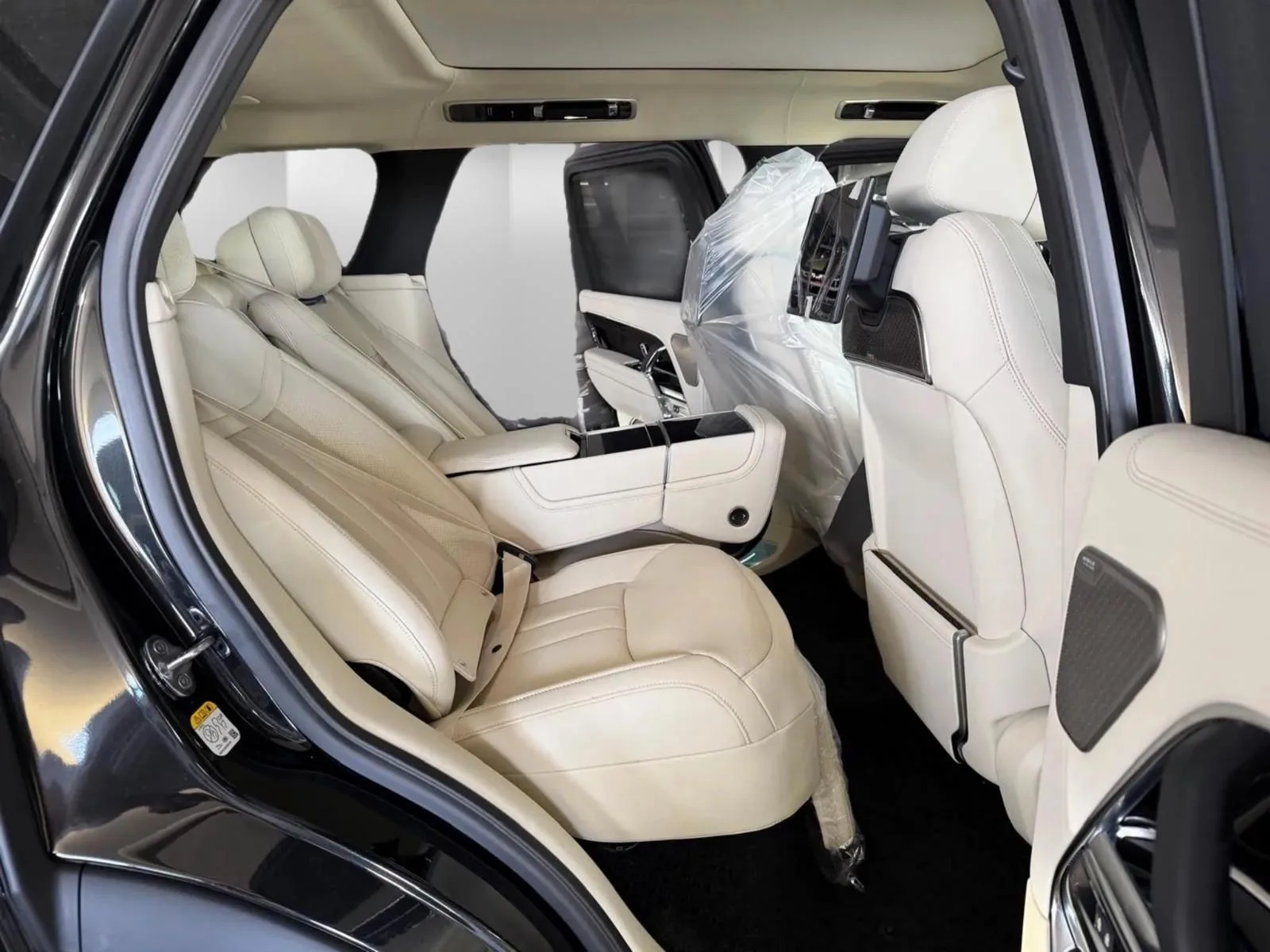 2026 Land Rover Range Rover D350 Autobiography, 4/6